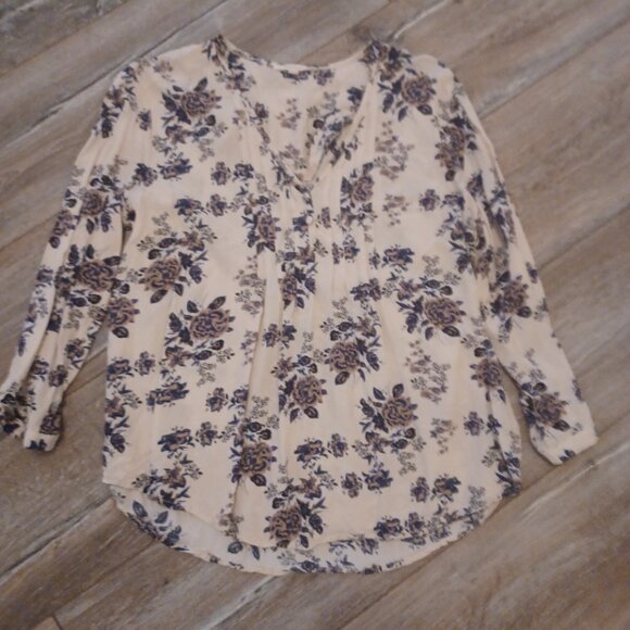 fun2fun flowery vneck neutral jersey lightweight feminine Creme top Size Medium - Picture 2 of 6